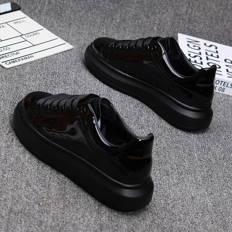 รองเท้าลำลองสีขาวเคลือบเงา ปี  - Skateboard บทวิจารณ์และราคา